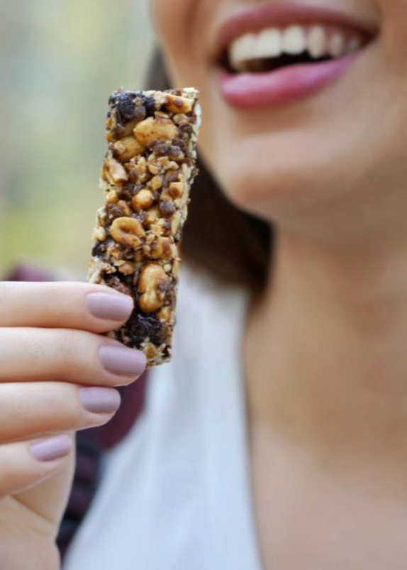 woman-eating-granola-bar